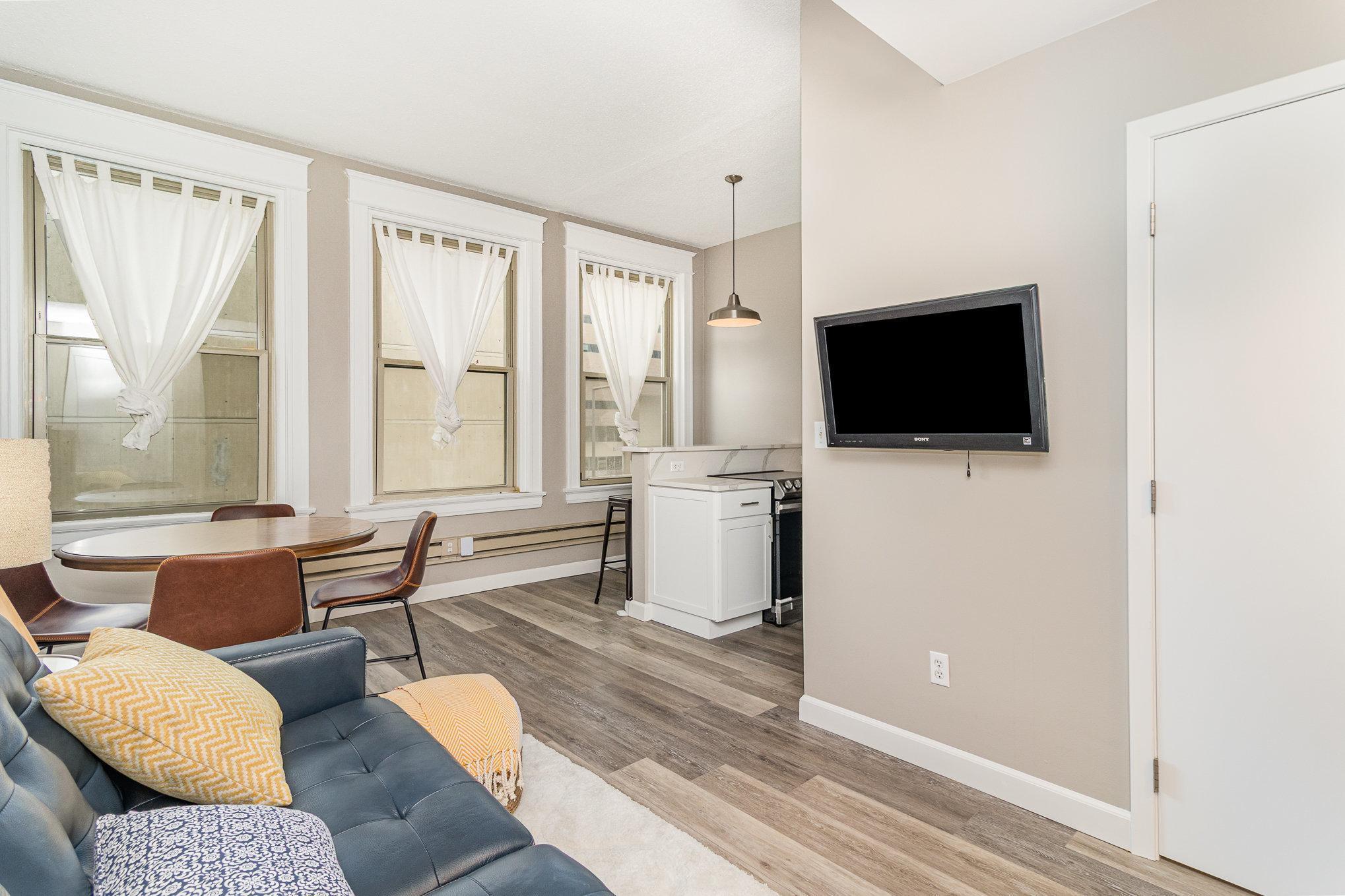 488 Wabasha Street N 303