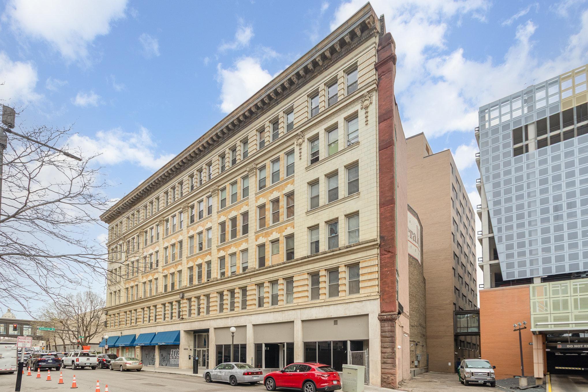 488 Wabasha Street N 303