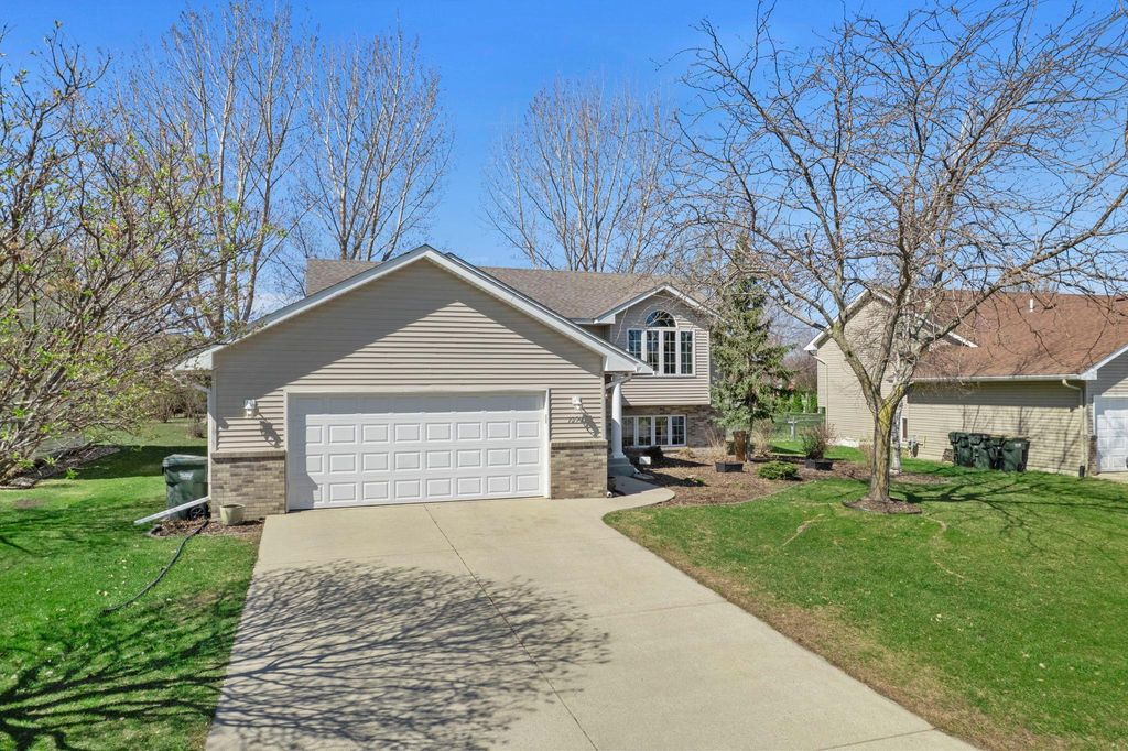 Photo of 1274 Sunburst Way SE, Hutchinson, MN 55350 (MLS # 7048839)