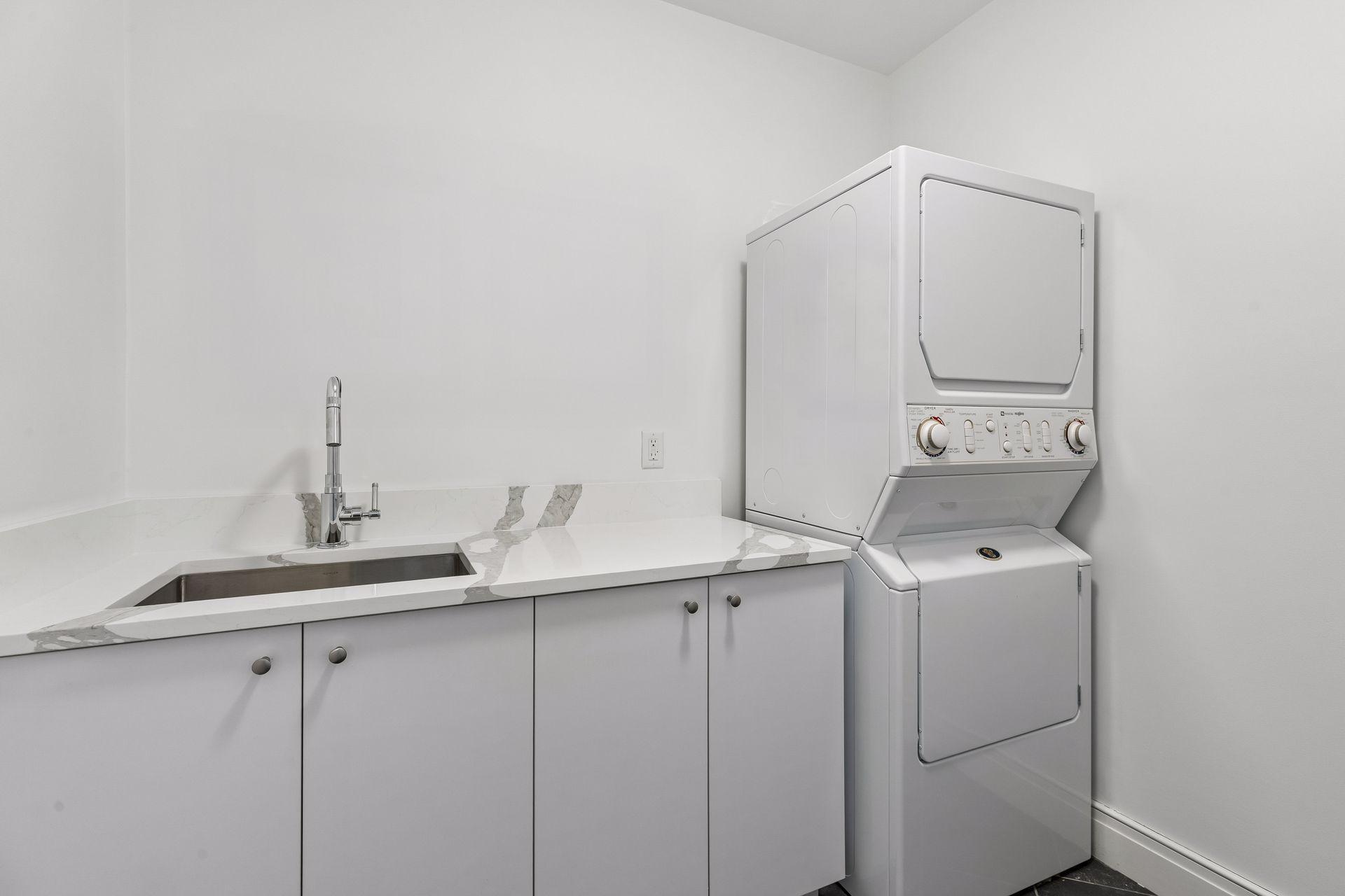 Wayzata, Minnesota, 55391, United States, 5 Bedrooms Bedrooms, ,7 BathroomsBathrooms,Residential,Active,2038172