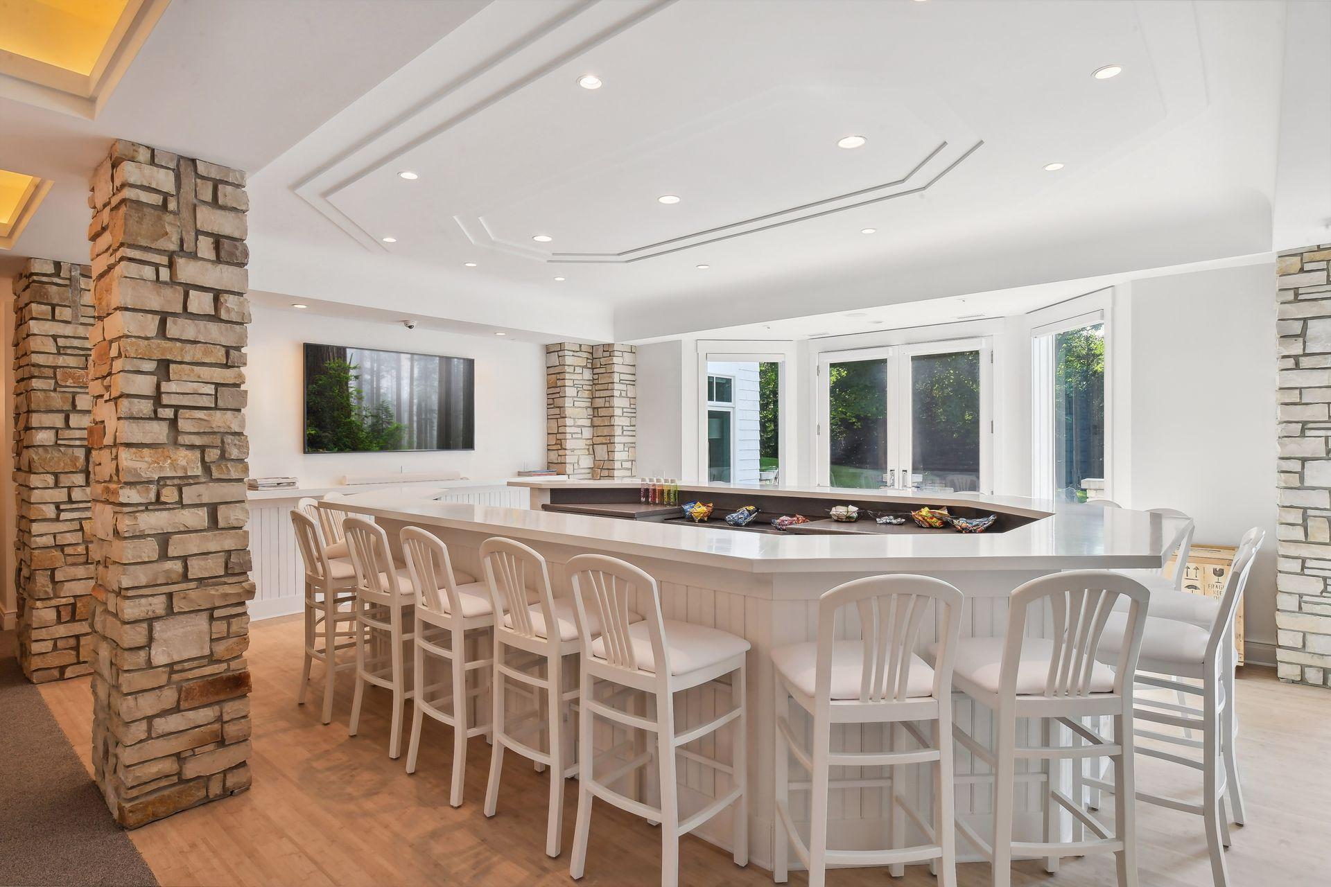 Wayzata, Minnesota, 55391, United States, 5 Bedrooms Bedrooms, ,7 BathroomsBathrooms,Residential,Active,2038172