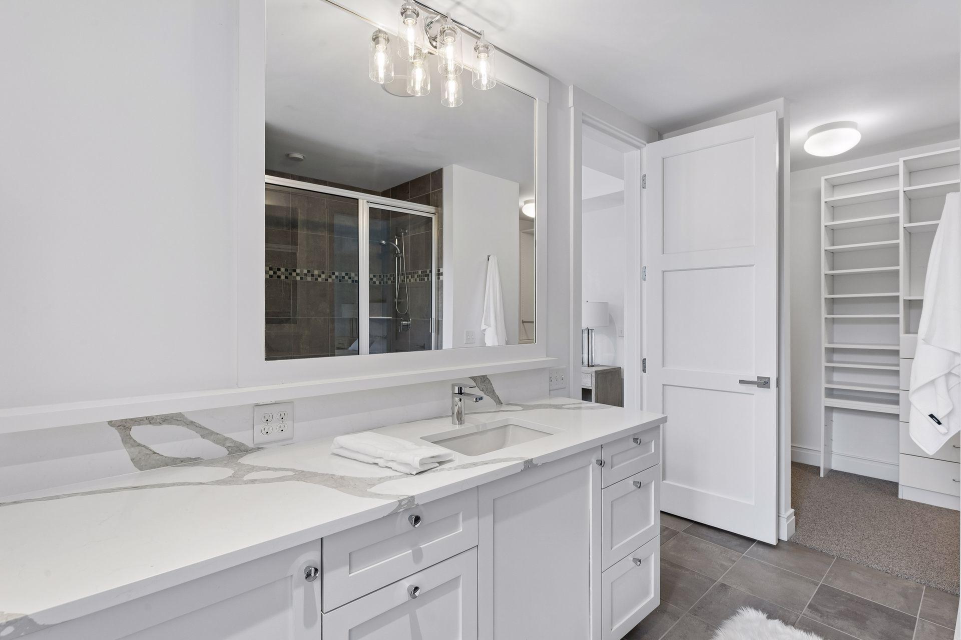 Wayzata, Minnesota, 55391, United States, 5 Bedrooms Bedrooms, ,7 BathroomsBathrooms,Residential,Active,2038172