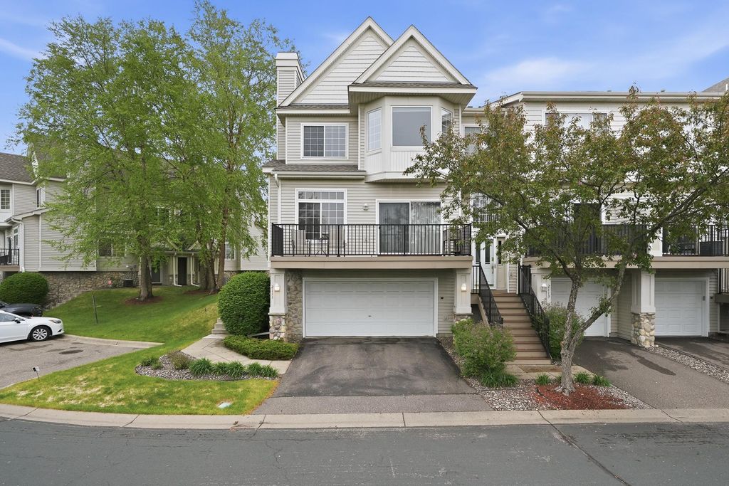 Photo of 2111 Eagle Trace Lane, Woodbury, MN 55129 (MLS # 7076259)
