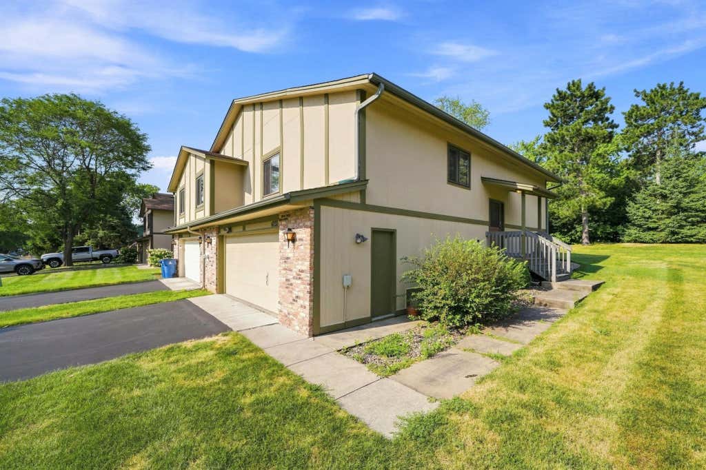Photo of 4233 Thornhill Lane, Saint Paul, MN 55127 (MLS # 7107155)