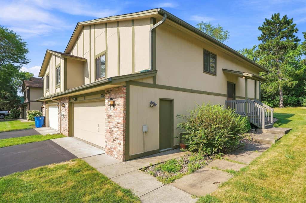 Photo of 4233 Thornhill Lane, Saint Paul, MN 55127 (MLS # 7107155)