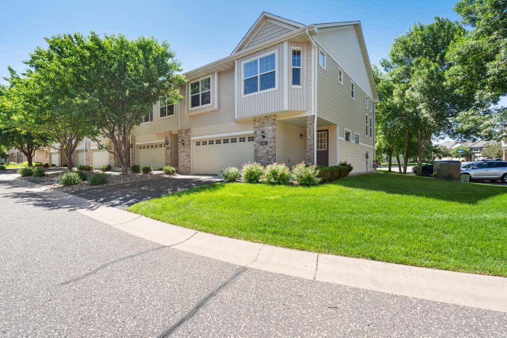 Photo of 11627 Prospect Curve, Woodbury, MN 55129 (MLS # 7093200)