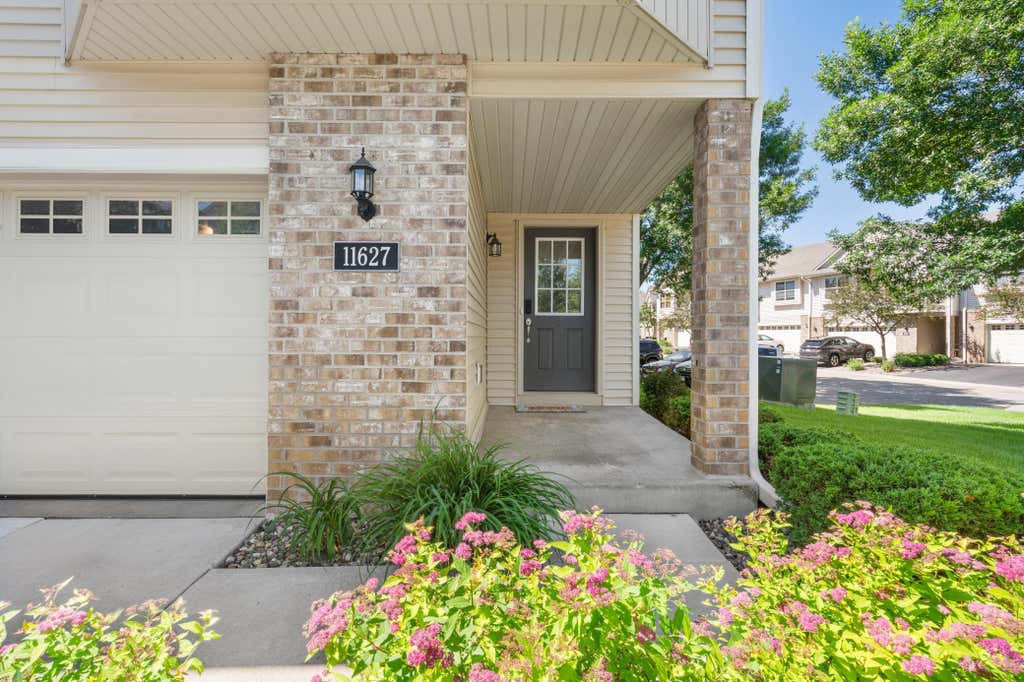 Photo of 11627 Prospect Curve, Woodbury, MN 55129 (MLS # 7093200)