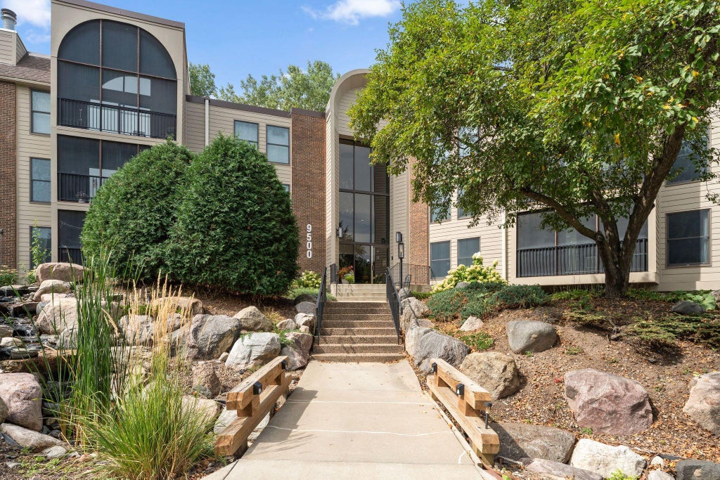 Photo of 9500 Collegeview Road #206, Bloomington, MN 55437 (MLS # 7047054)