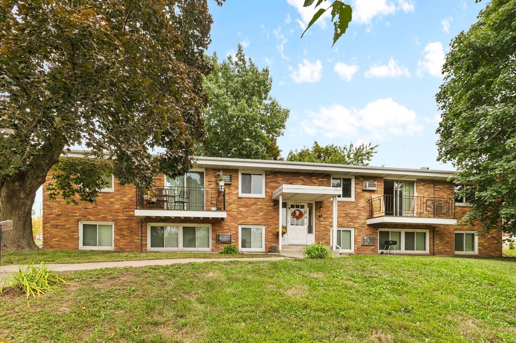 Photo of 1610 Albemarle Street, Saint Paul, MN 55117 (MLS # 7151644)