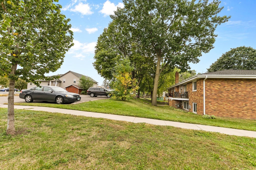 Photo of 1610 Albemarle Street, Saint Paul, MN 55117 (MLS # 7151644)