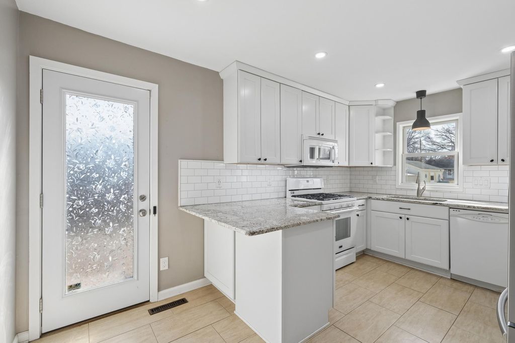 Photo of 3347 Utah Avenue S, Saint Louis Park, MN 55426 (MLS # 7052893)