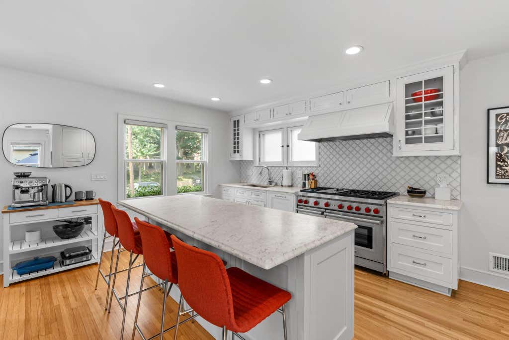 Photo of 621 Cedar Lake Road S, Minneapolis, MN 55405 (MLS # 7118309)