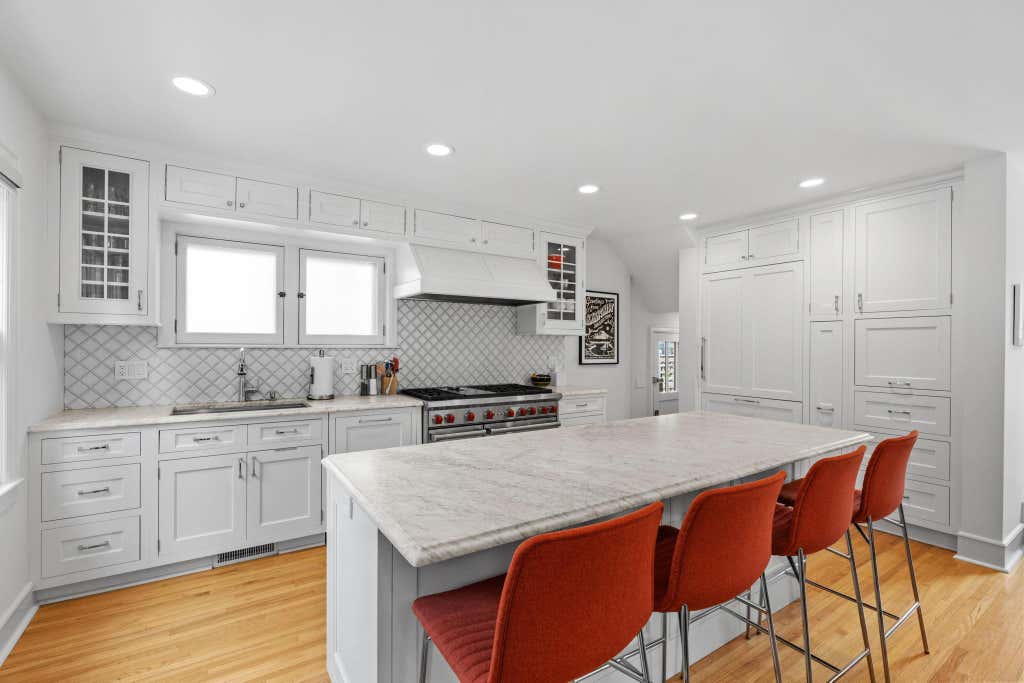 Photo of 621 Cedar Lake Road S, Minneapolis, MN 55405 (MLS # 7118309)