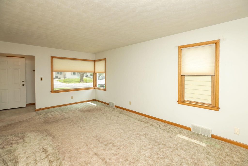 Photo of 911 13th Avenue NW, Rochester, MN 55901 (MLS # 7067862)