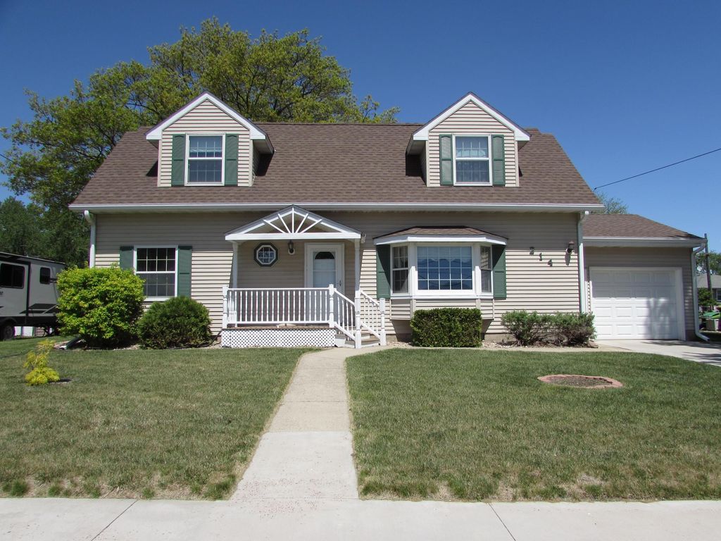 Photo of 214 W Anna Street, Fairmont, MN 56031 (MLS # 7074745)