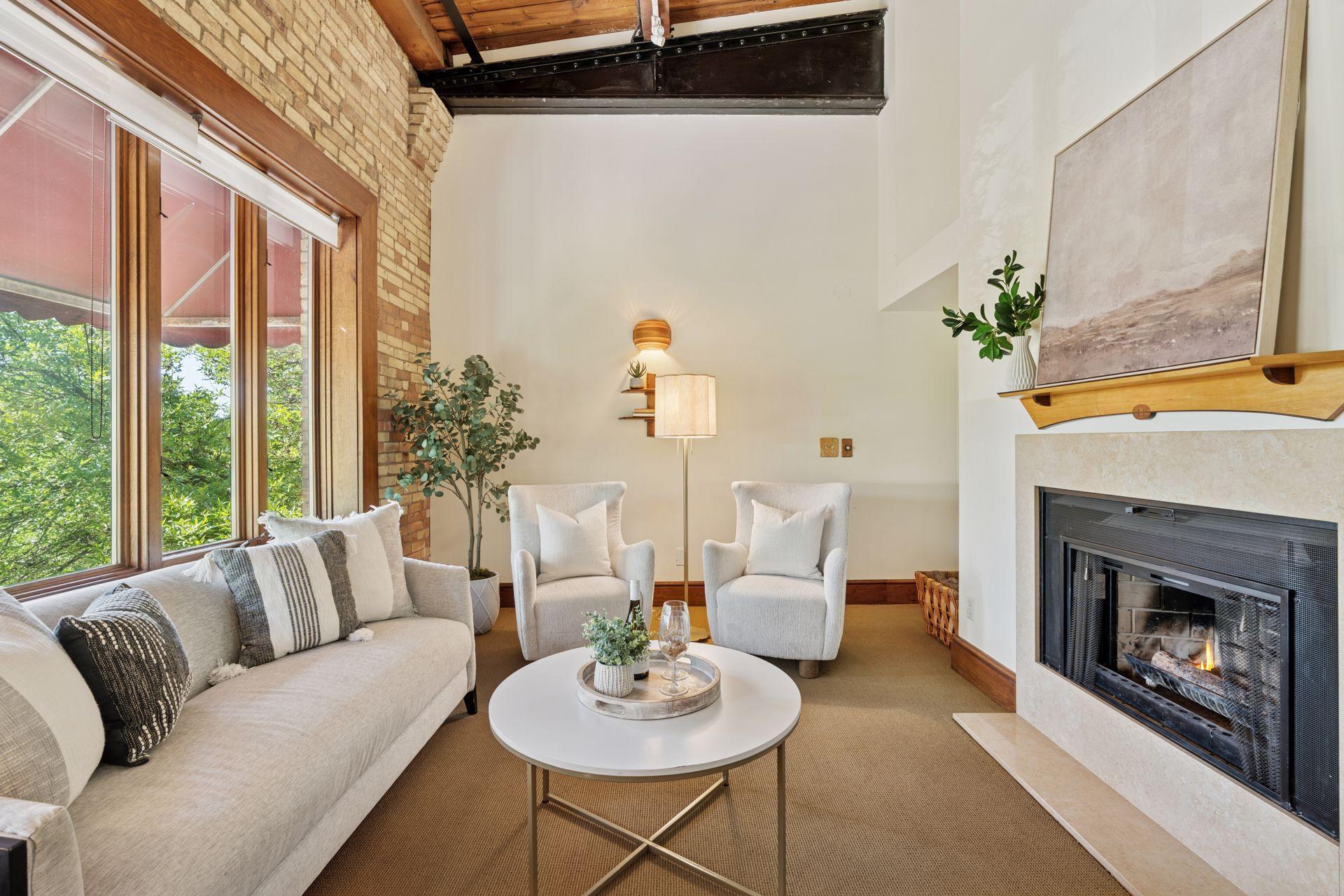 357 Kellogg Boulevard E 8