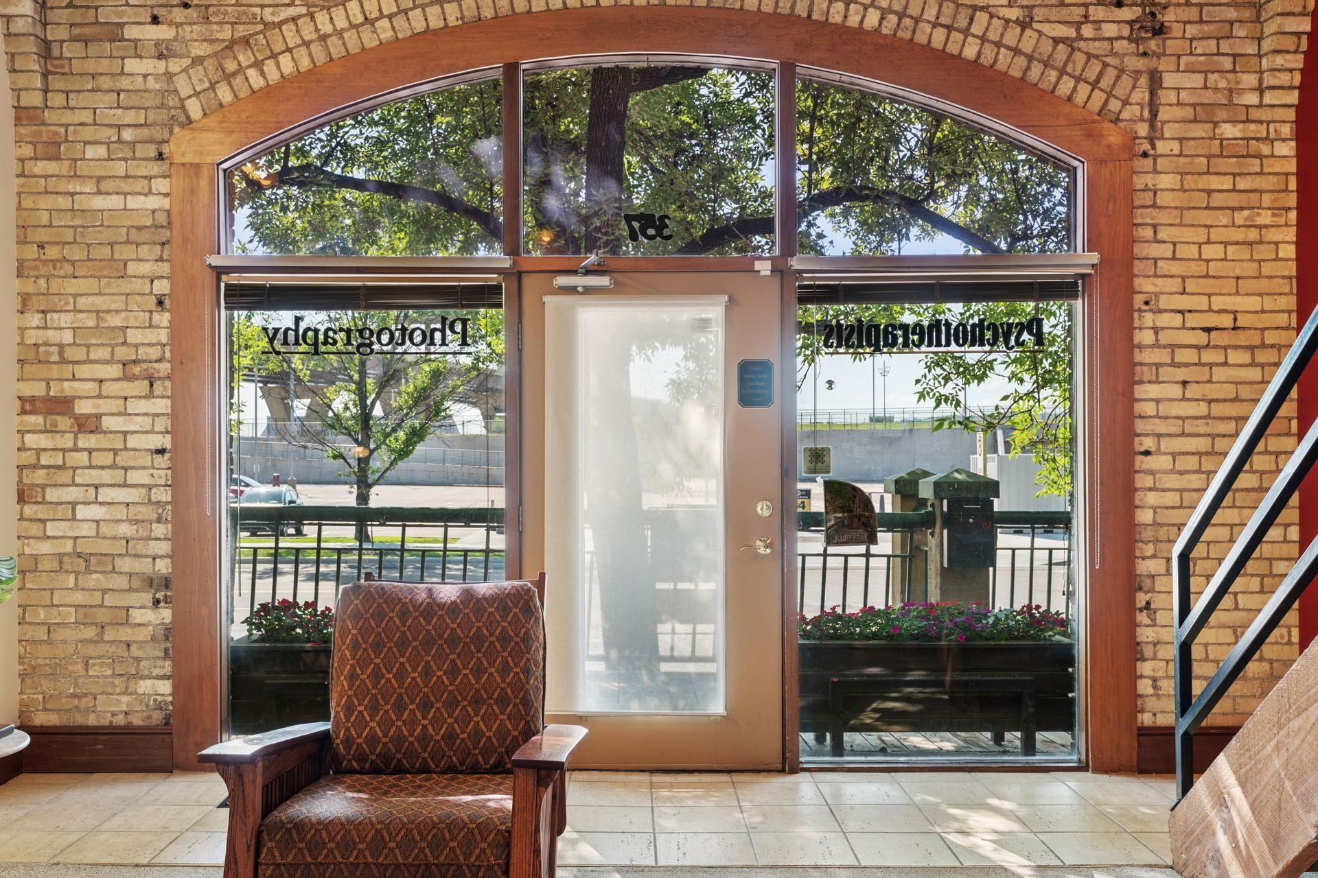 357 Kellogg Boulevard E 8