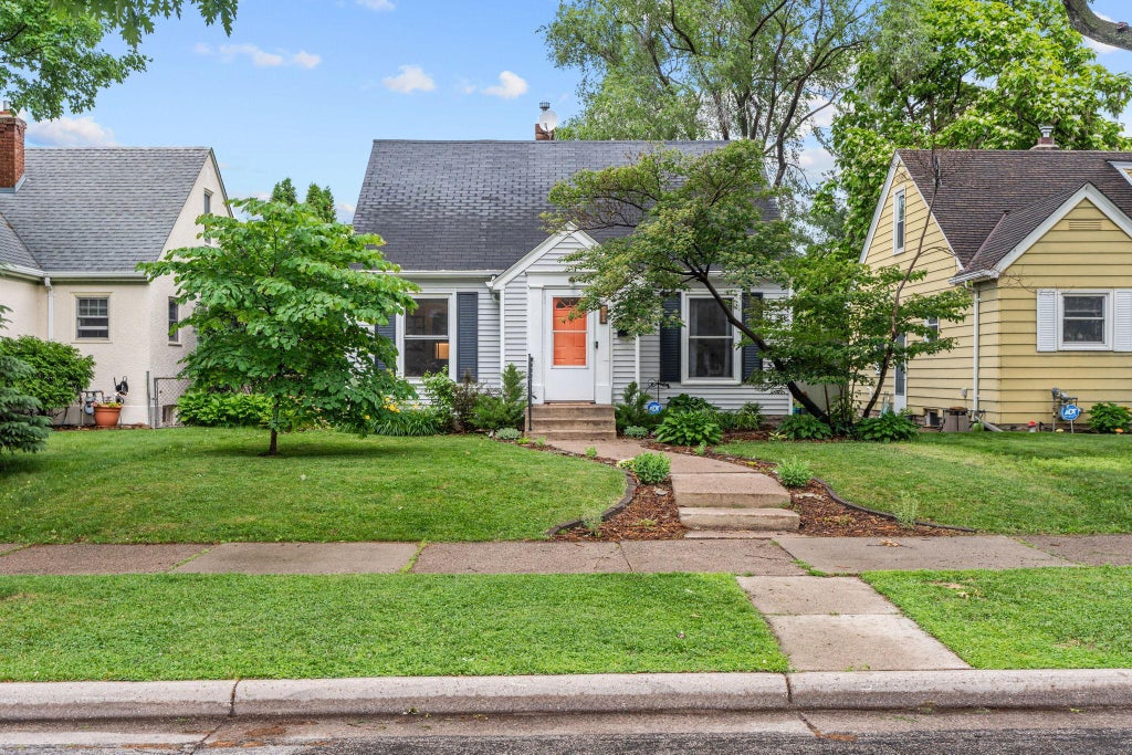 Photo of 1133 California Ave AVE W, Saint Paul, MN 55108 (MLS # 7158191)