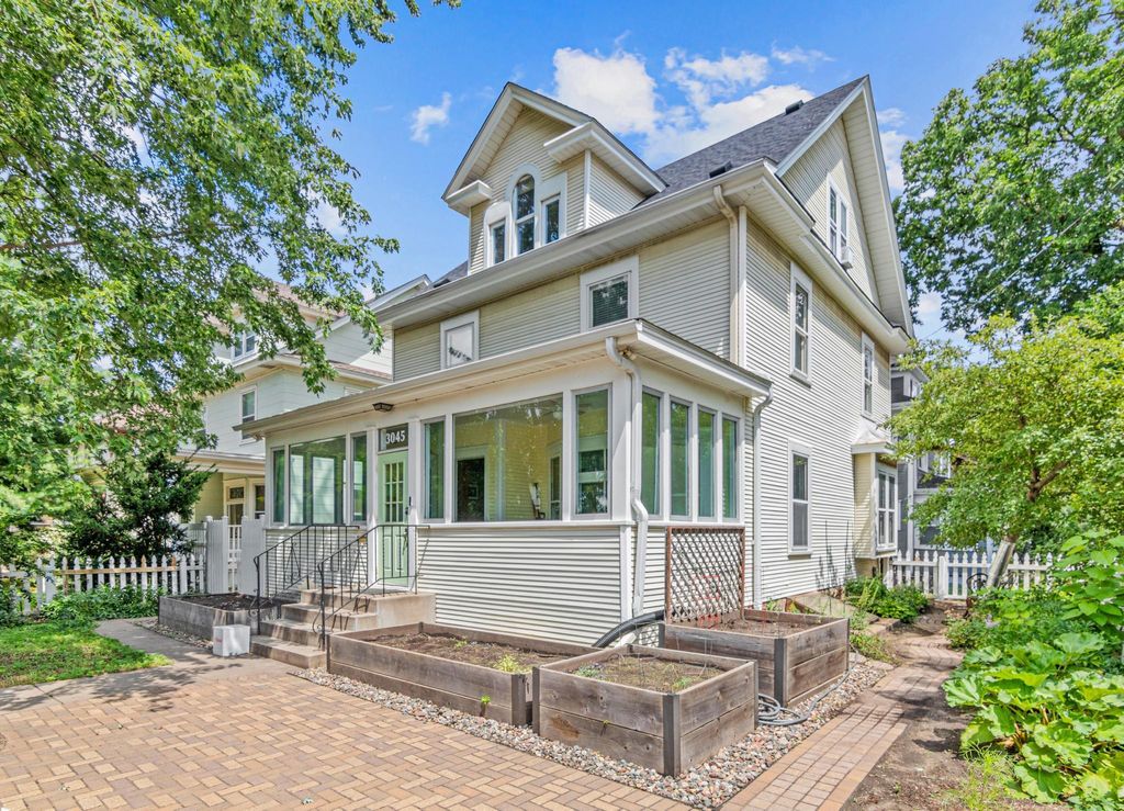 Photo of 3045 Dupont Avenue S, Minneapolis, MN 55408 (MLS # 7051549)