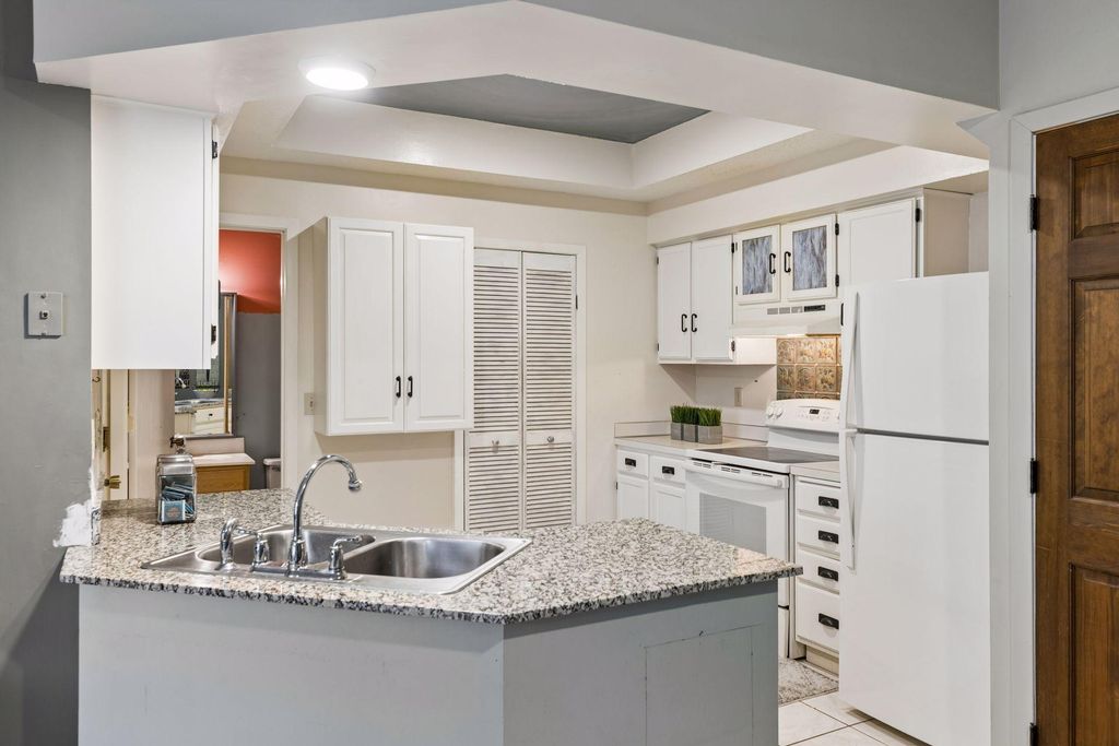 Photo of 518 Lovell Avenue #3, Roseville, MN 55113 (MLS # 7075937)
