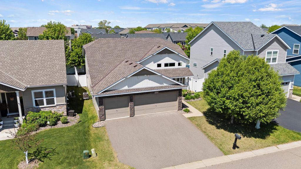 Photo of 9420 Toledo Lane N, Brooklyn Park, MN 55443 (MLS # 7081980)