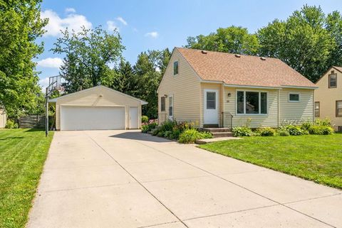 8 Pointcross Drive Circle Pines MN 55014