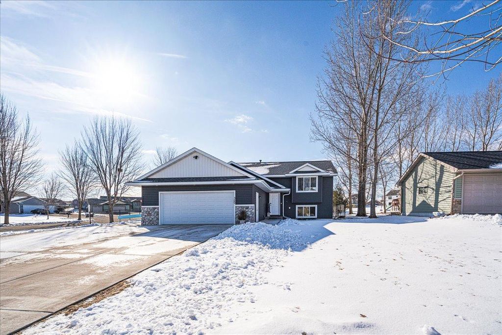 Photo of 320 Bluebill Street, Baldwin, WI 54002 (MLS # 7028420)