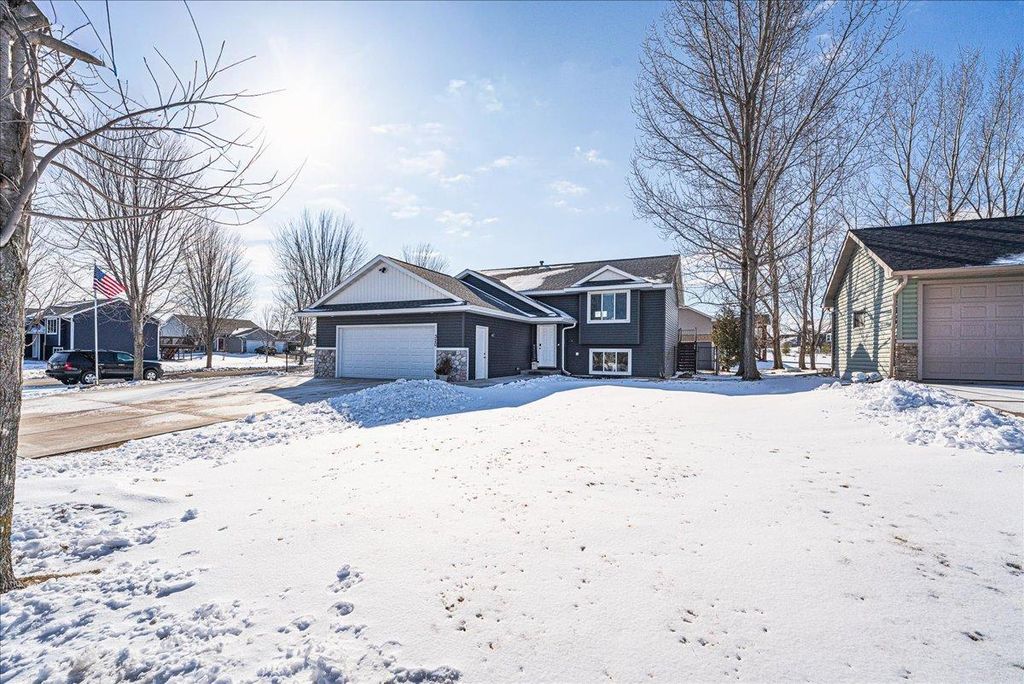 Photo of 320 Bluebill Street, Baldwin, WI 54002 (MLS # 7028420)