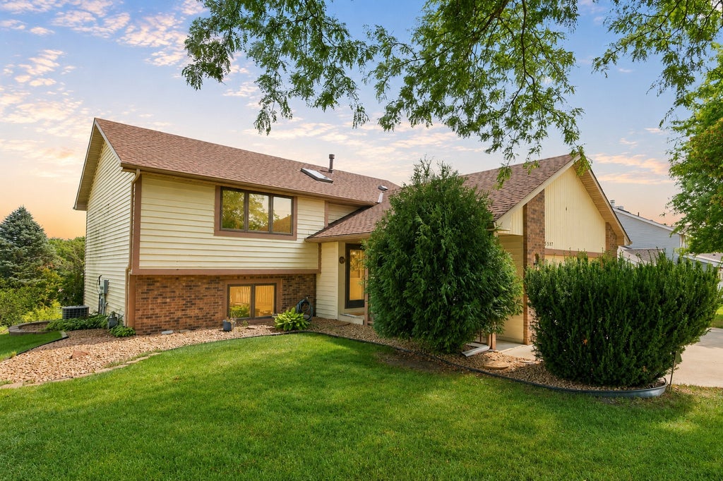 Photo of 15117 Chicago Avenue, Burnsville, MN 55306 (MLS # 7123331)