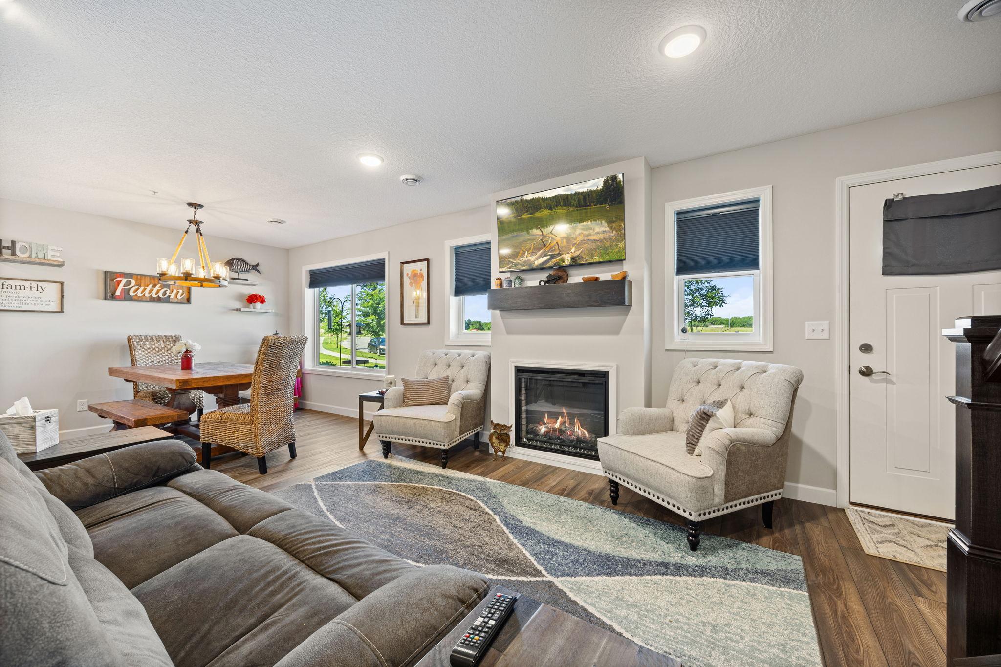 6995 Linwood Drive NE