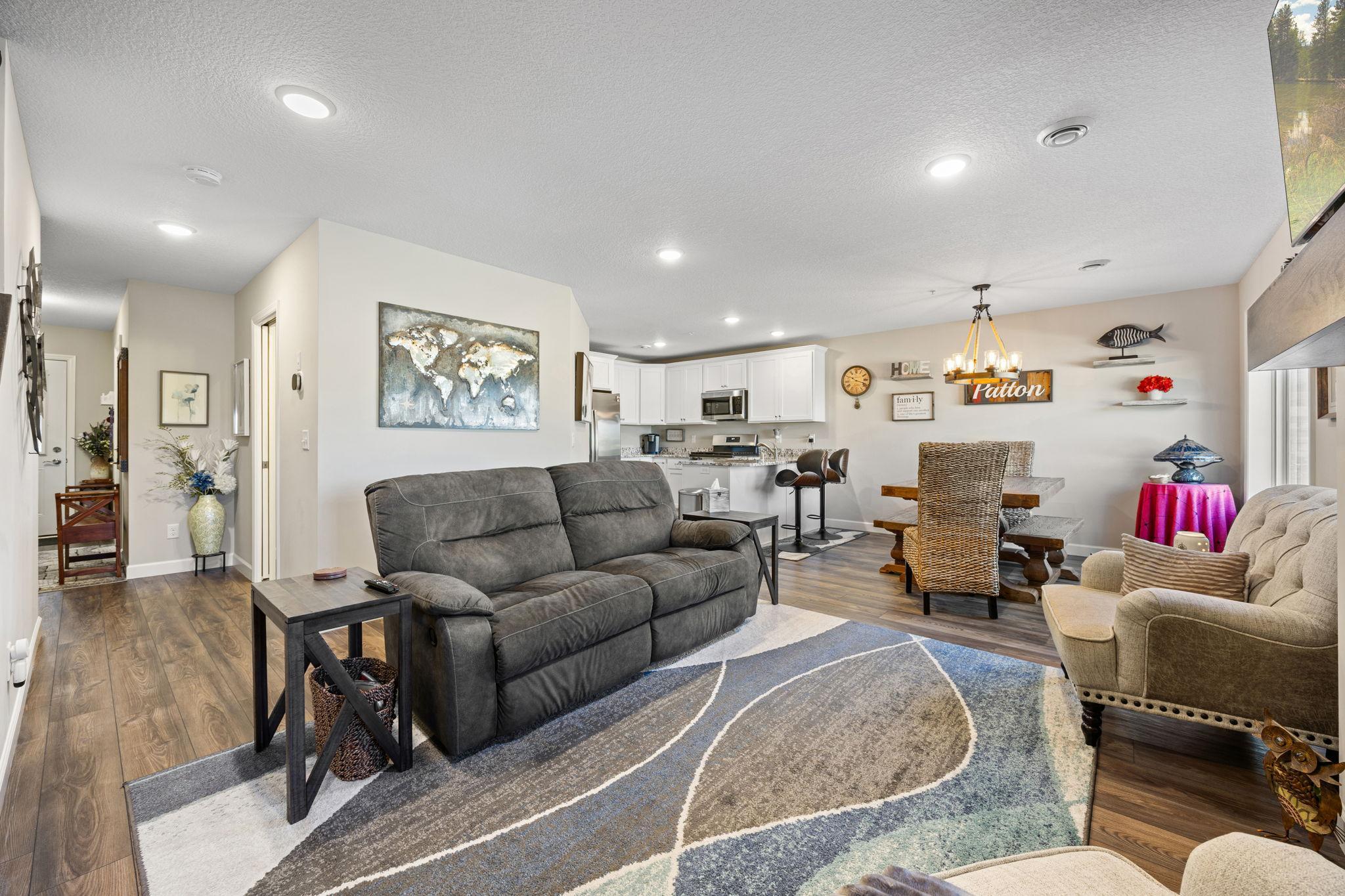 6995 Linwood Drive NE