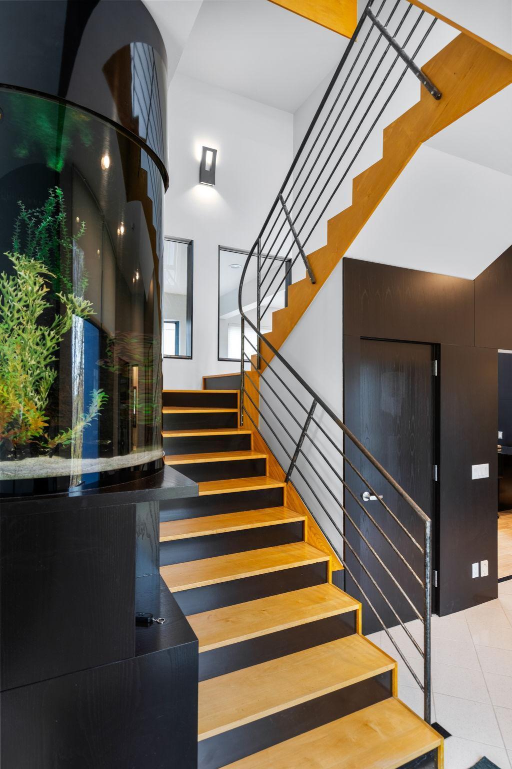 1128 Kenwood Parkway