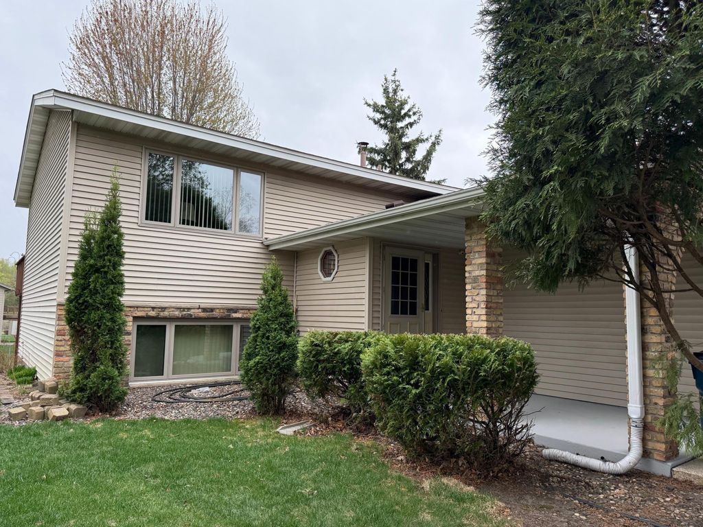 Photo of 879 Westview Court, Shoreview, MN 55126 (MLS # 7061089)