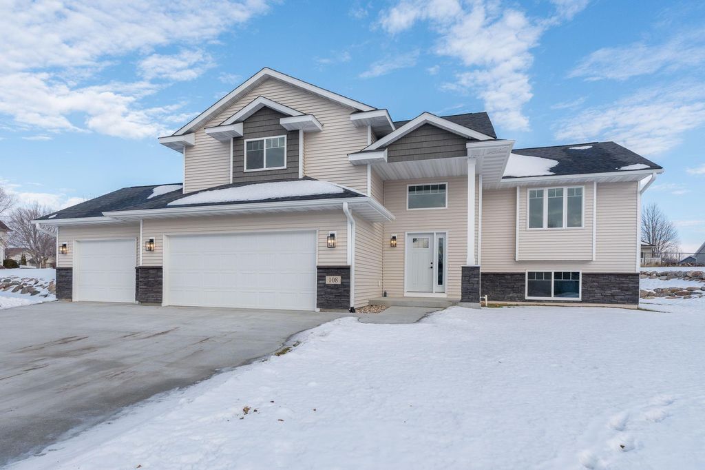 Photo of 108 Ella Court, Mankato, MN 56001 (MLS # 7001132)