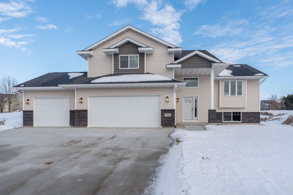 Photo of 108 Ella Court, Mankato, MN 56001 (MLS # 7001132)