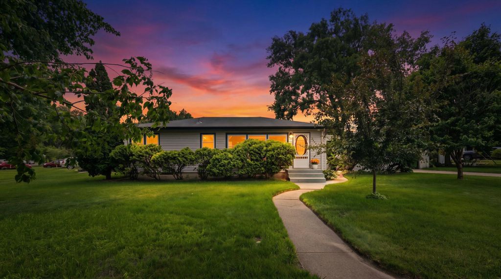 Photo of 4857 Kentucky Avenue N, Crystal, MN 55428 (MLS # 7092858)