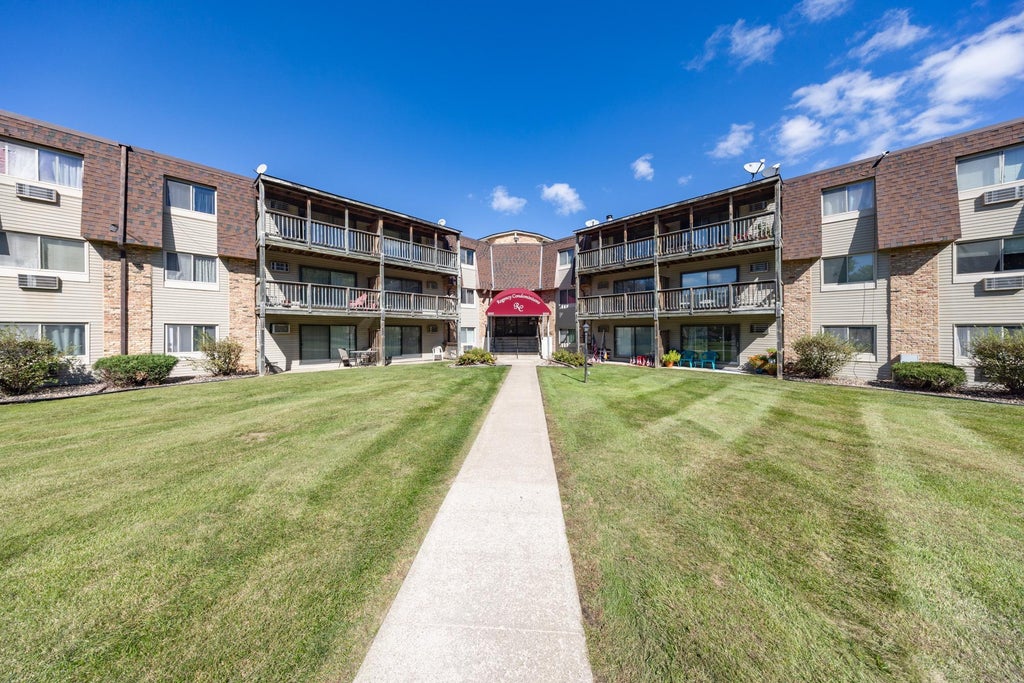 Photo of 2007 E 122nd Street #B5, Burnsville, MN 55337 (MLS # 7149172)