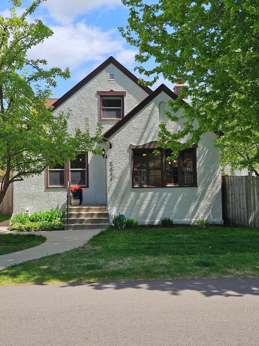 Photo of 3644 Hubbard Avenue N, Robbinsdale, MN 55422 (MLS # 7072873)