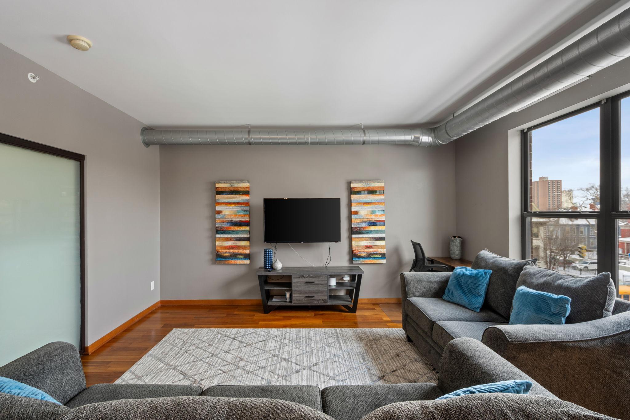 15 E Franklin Avenue 330