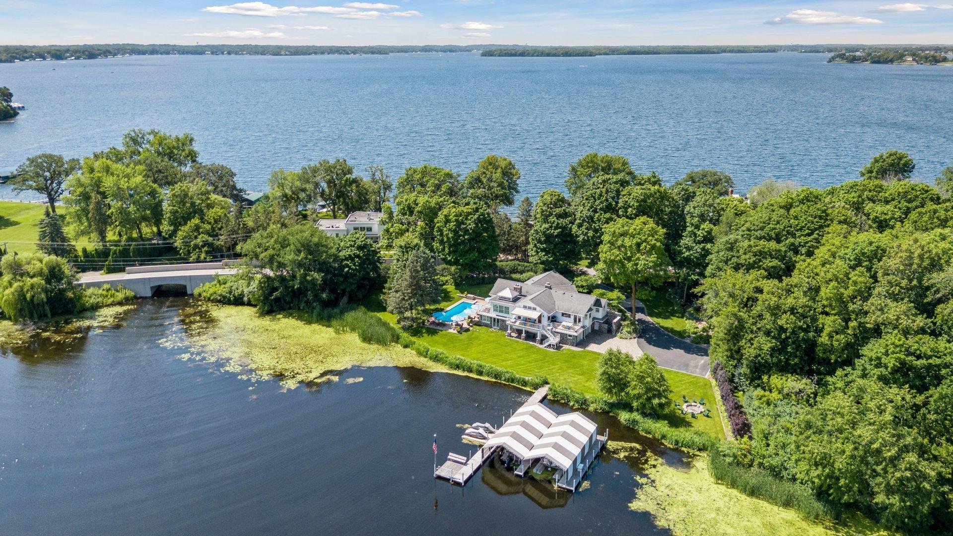 513 Ferndale Road W