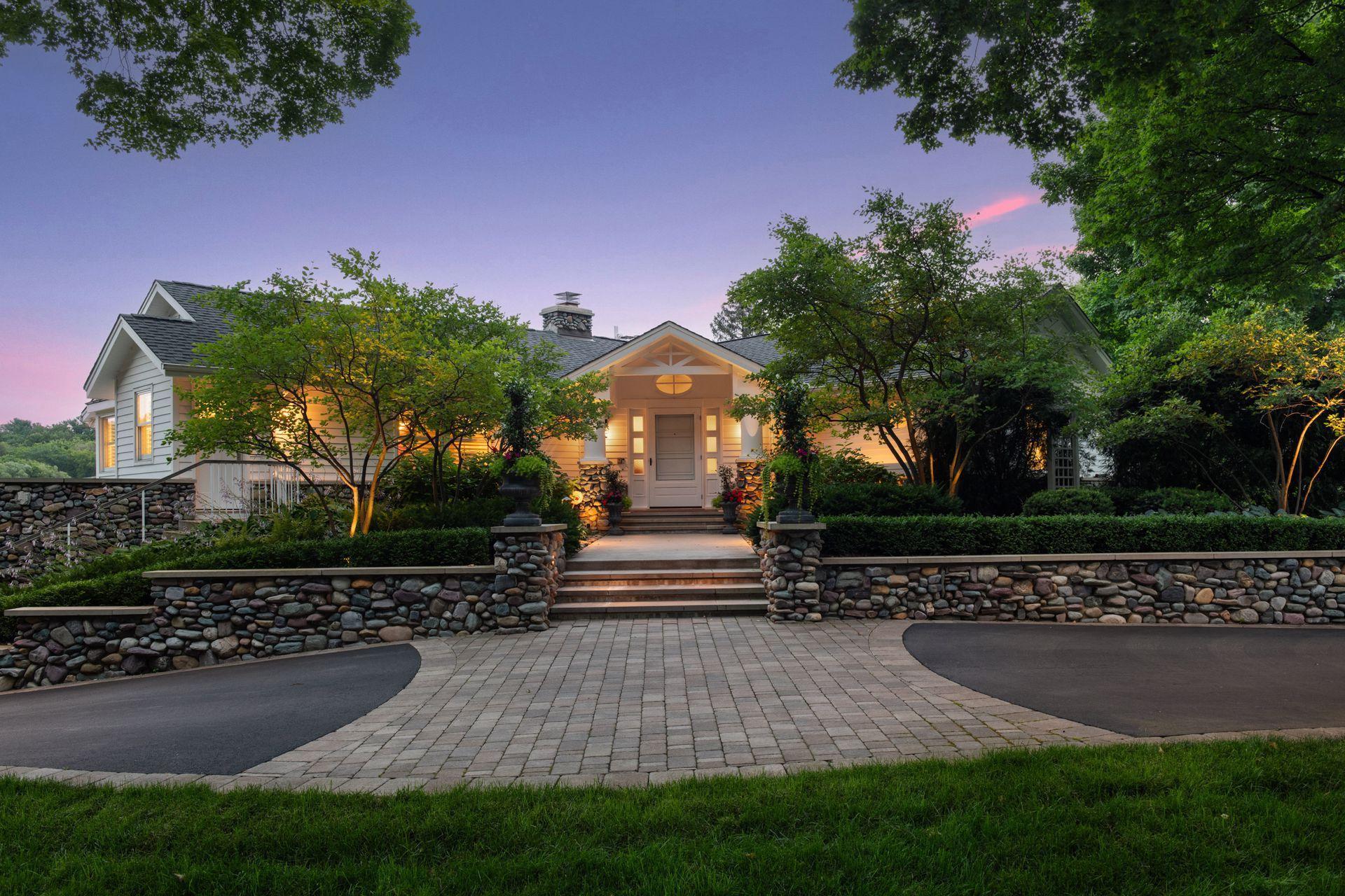 513 Ferndale Road W