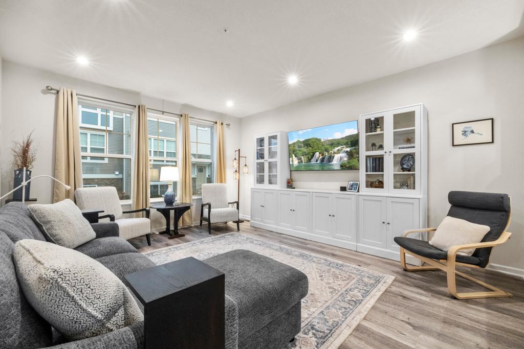 775 Roselyn Drive