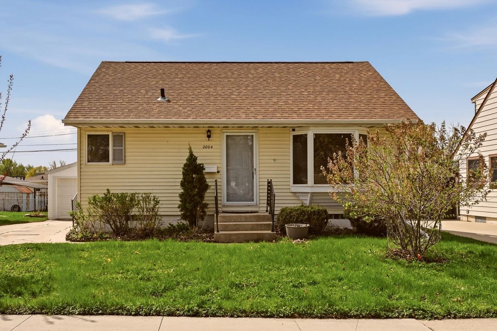 Photo of 2004 18th Street NW, Rochester, MN 55901 (MLS # 7063165)