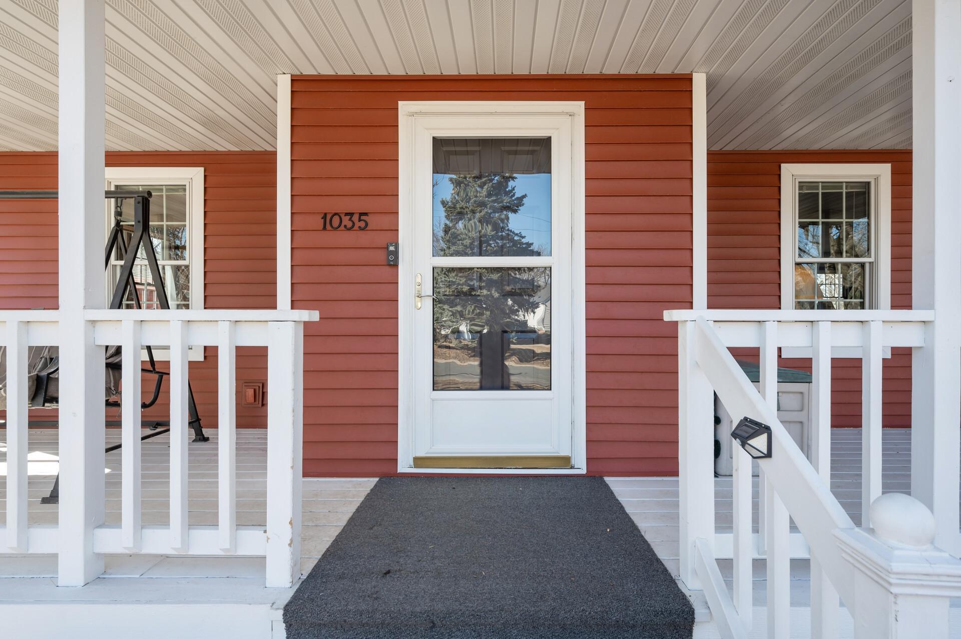 1035 View Lane