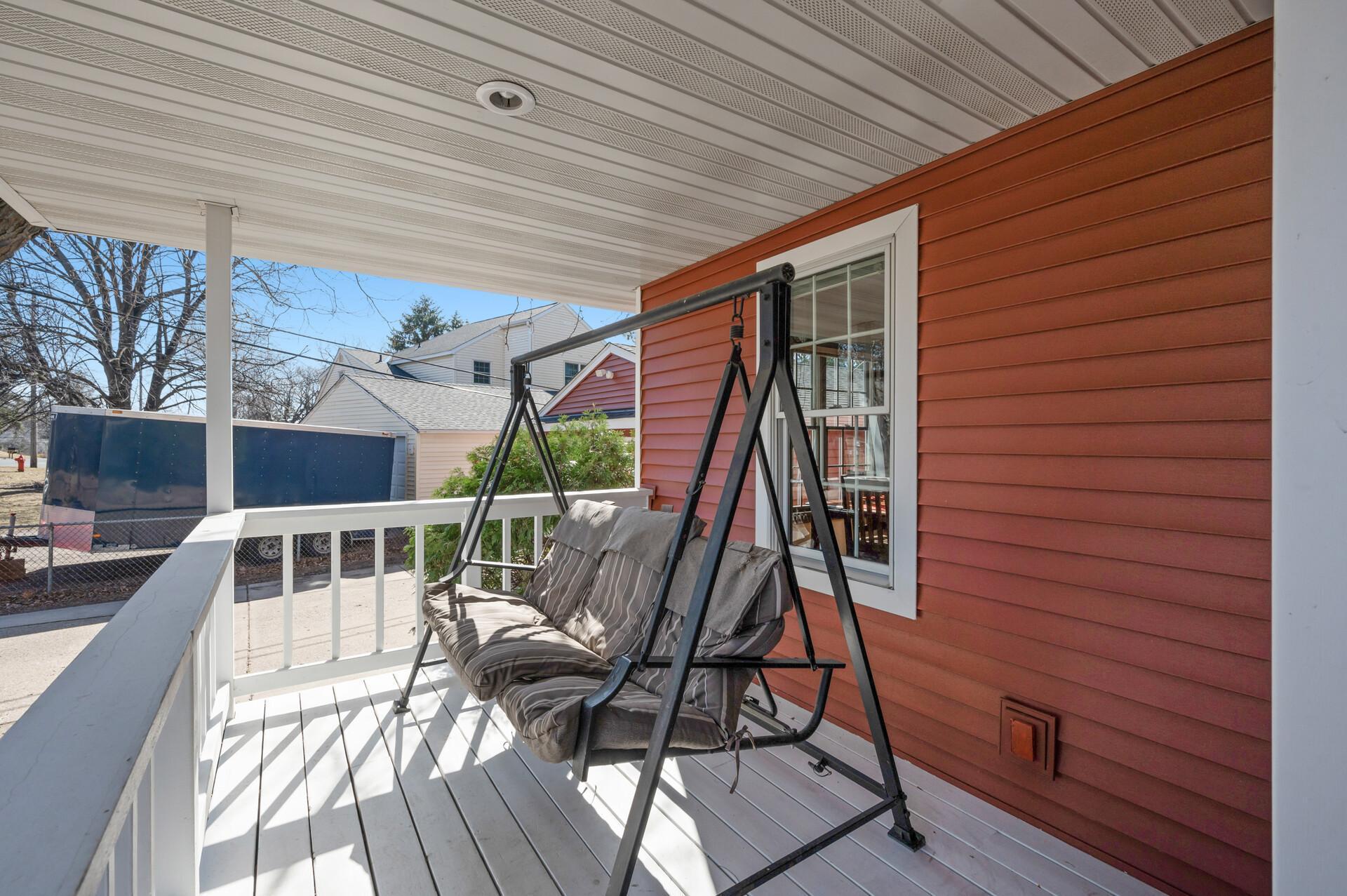 1035 View Lane