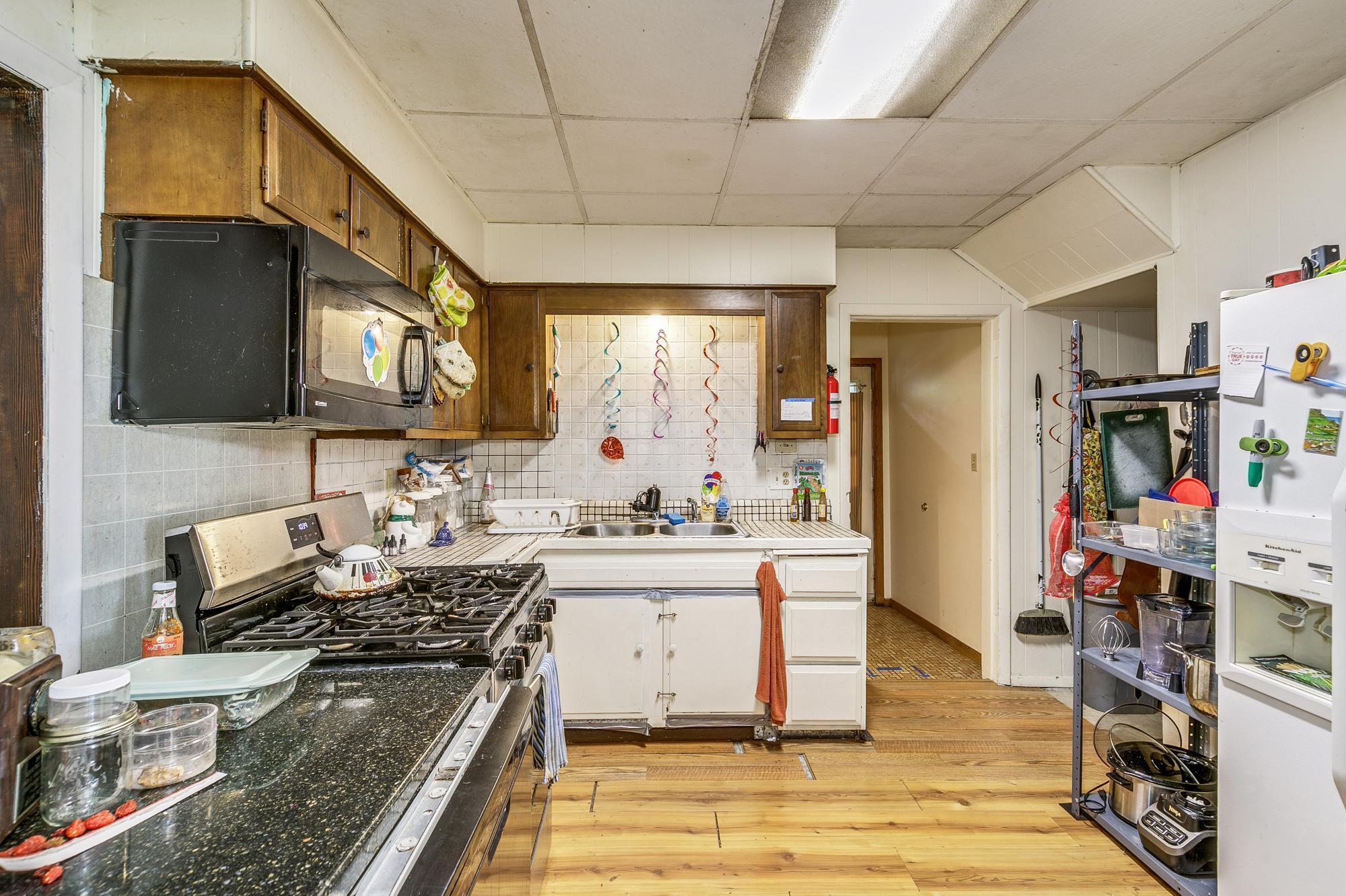 1109 Como Place