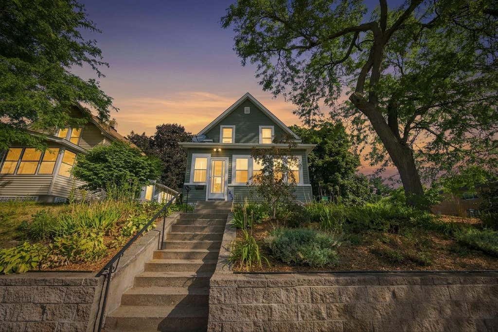 Photo of 1825 Minnehaha Avenue W, Saint Paul, MN 55104 (MLS # 7128960)