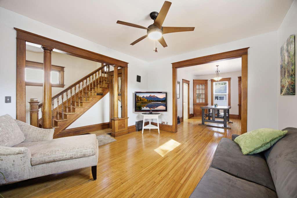 Photo of 1825 Minnehaha Avenue W, Saint Paul, MN 55104 (MLS # 7128960)