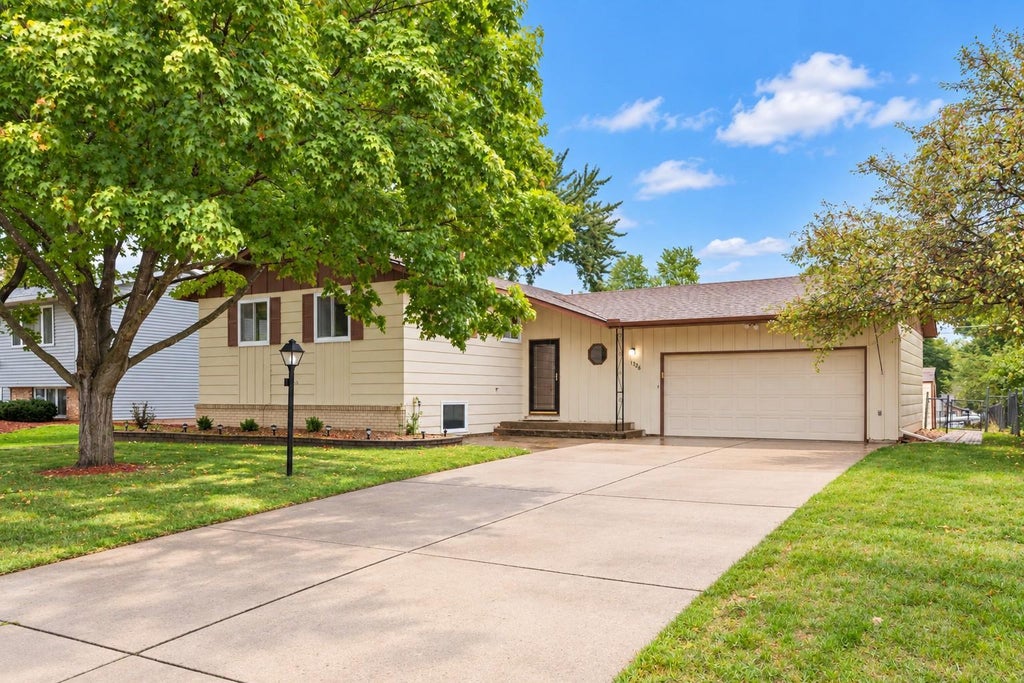 Photo of 1326 21st Street W, Hastings, MN 55033 (MLS # 7137867)