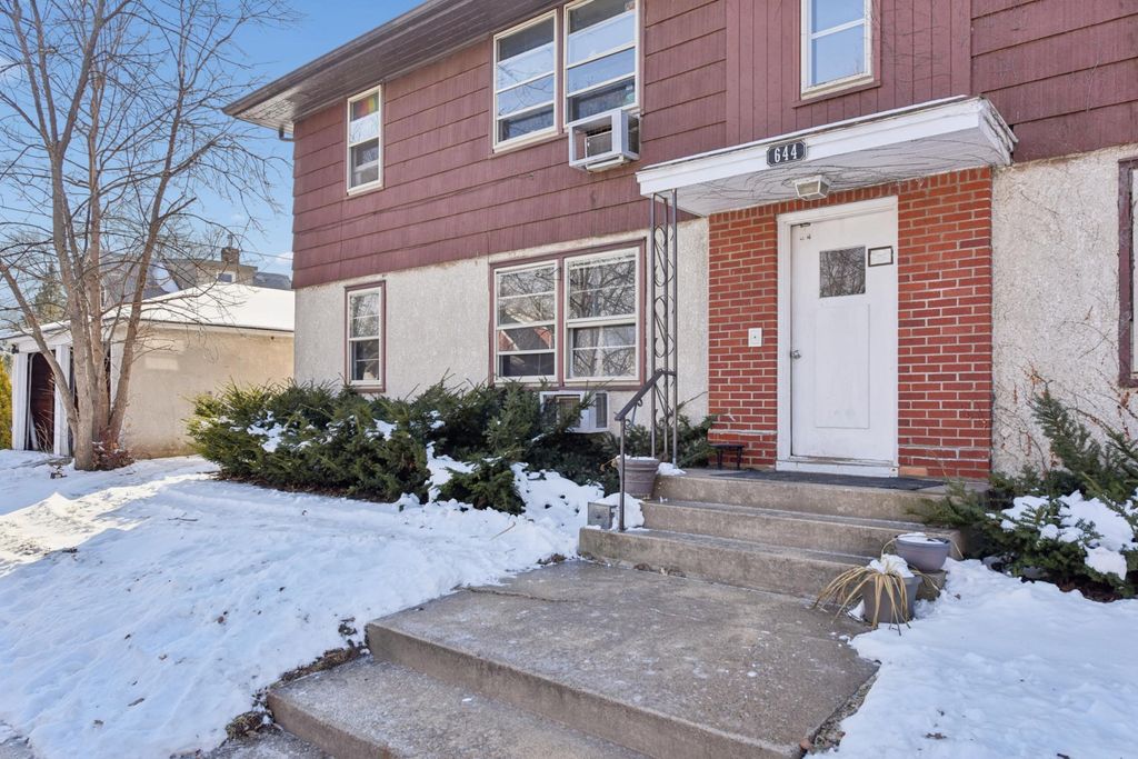 Photo of 644 Sherwood Avenue, Saint Paul, MN 55106 (MLS # 7025826)